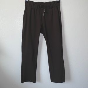 Lululemon On The Fly Crop *23" Dark Olive (First Release) SIZE 4